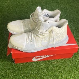 Mens Nike Kyrie BasketBall shoes (Used) size 14 replacement box